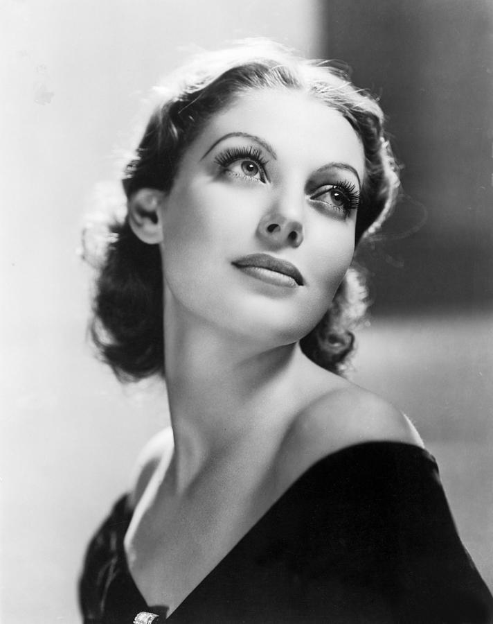 SimonKarin6oo's tweet photo. Love isn't something you find. Love is something that finds you ~ Loretta Young https://t.co/pPoTmseHfR