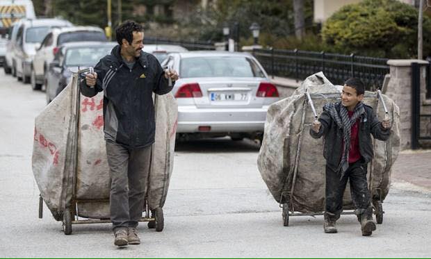 Çocuklar..
Yoksulluktan utanmayın
Babanıza..biz neden yoksuluz diye kızmayın
O'nlar..haram yememiştir
Bilesiniz.!