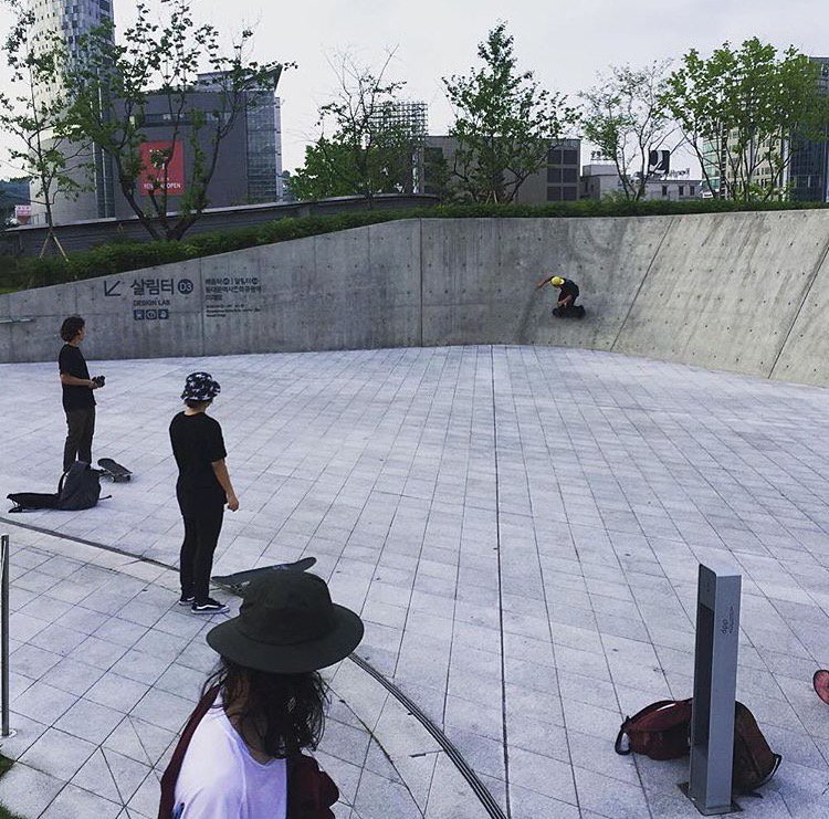 OnFlowApp's tweet photo. Repost @dvsshoes , awesome wallride spot by Leo Takayama in Seoul, South Korea. #OnFlowApp #getspotted https://t.co/opd73Bdmiu