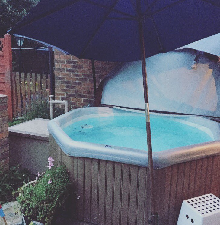 stace_drew's tweet photo. Best way to finish the weekend! #HotTub #BirthdayCelebrations #Relax #PrepForMonday @Biancal564 https://t.co/sT1URUxSFL