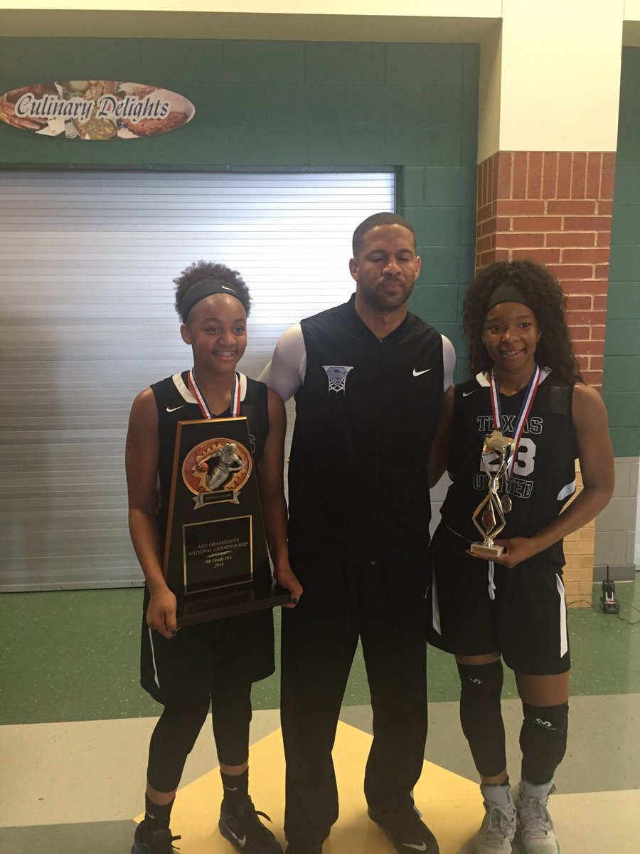 Chelsea Wooten and Daxia Melton, MVP's for the weekend with Head Coach <a href="/MouriMBonner/">Mouri Bonner</a>. #TXUBlue #EliteIsEarned