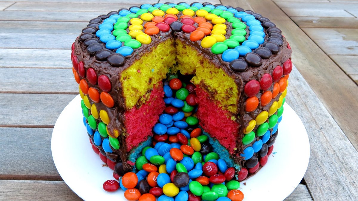 NoTimeToCook's tweet image. Rainbow Cake + M&amp;amp;M's = Squeals of Pure JOY! Video/recipe: notimetocook.com/recipes/rainbo… #baking #recipes