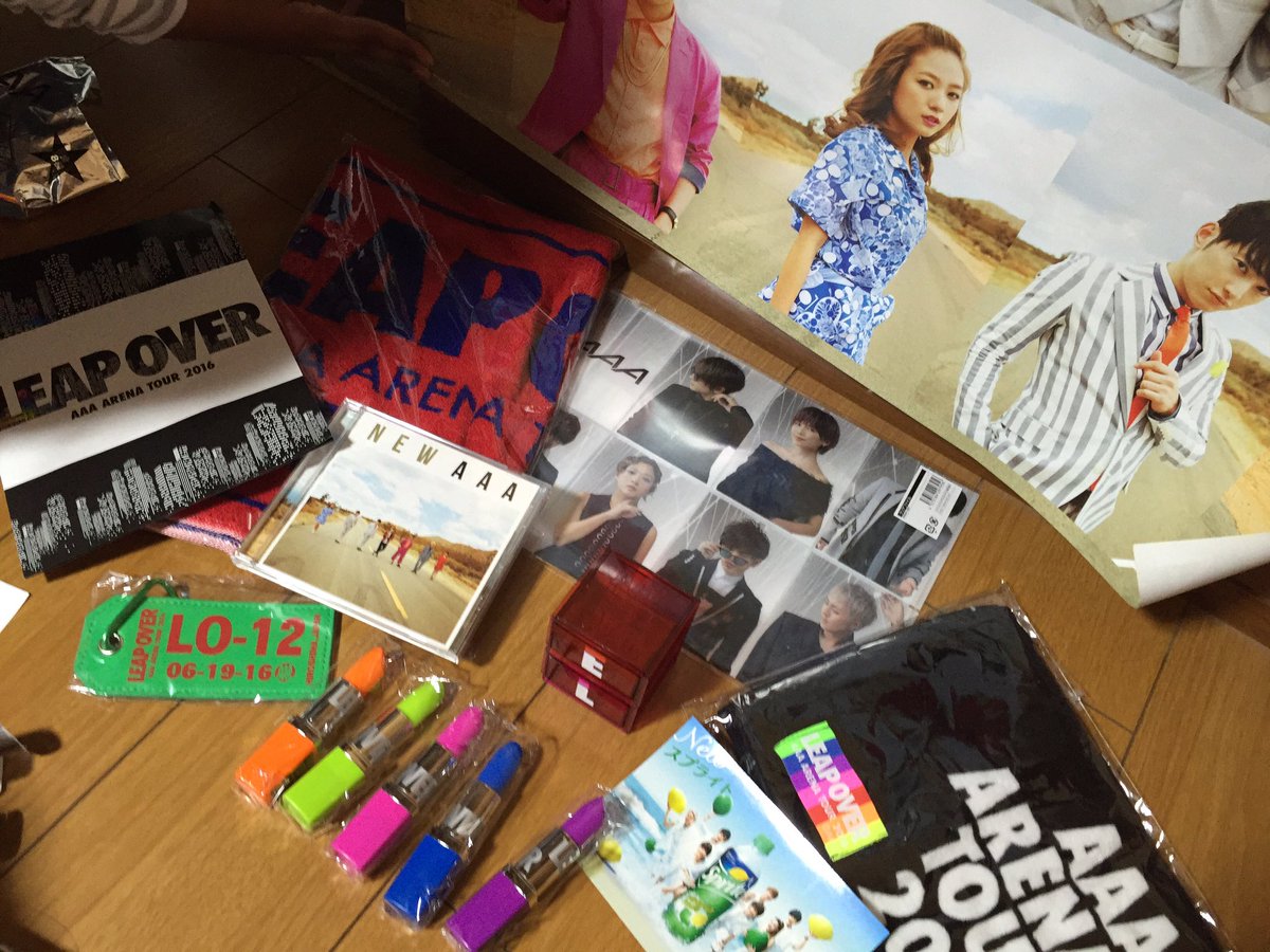 aaa272727LOVE's tweet photo. 今年はグッズ参戦だったけど最高だった！スプライトのステッカーも貰えたし、ファンクラブ紹介でカードもらったし！このカードまじですごい！

NEWのCD買ったらトレカ全員だったし！ https://t.co/yfJpYa6ygQ