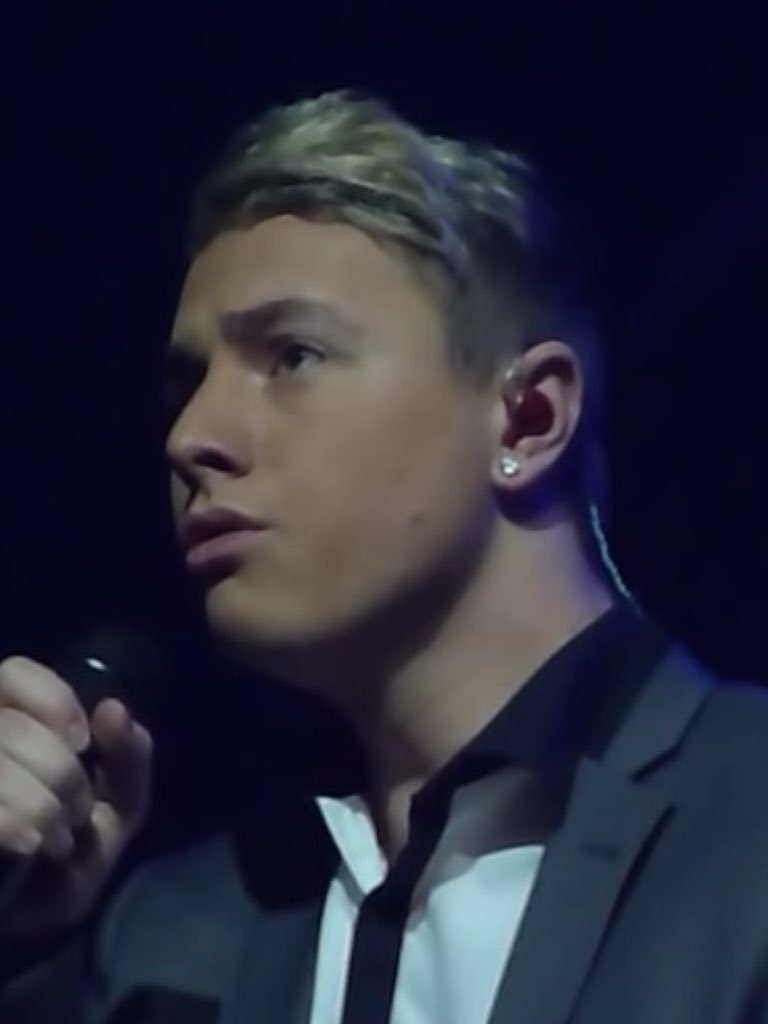 meganschnauzer's tweet photo. @MattCollabro @samanthanoel90 @Collabro @collabroGB 🎼🎶🎶🐒favourite song👍favourite singer👍  #talent #emotion #luvim 😘🐒 https://t.co/B4BjPLej8b