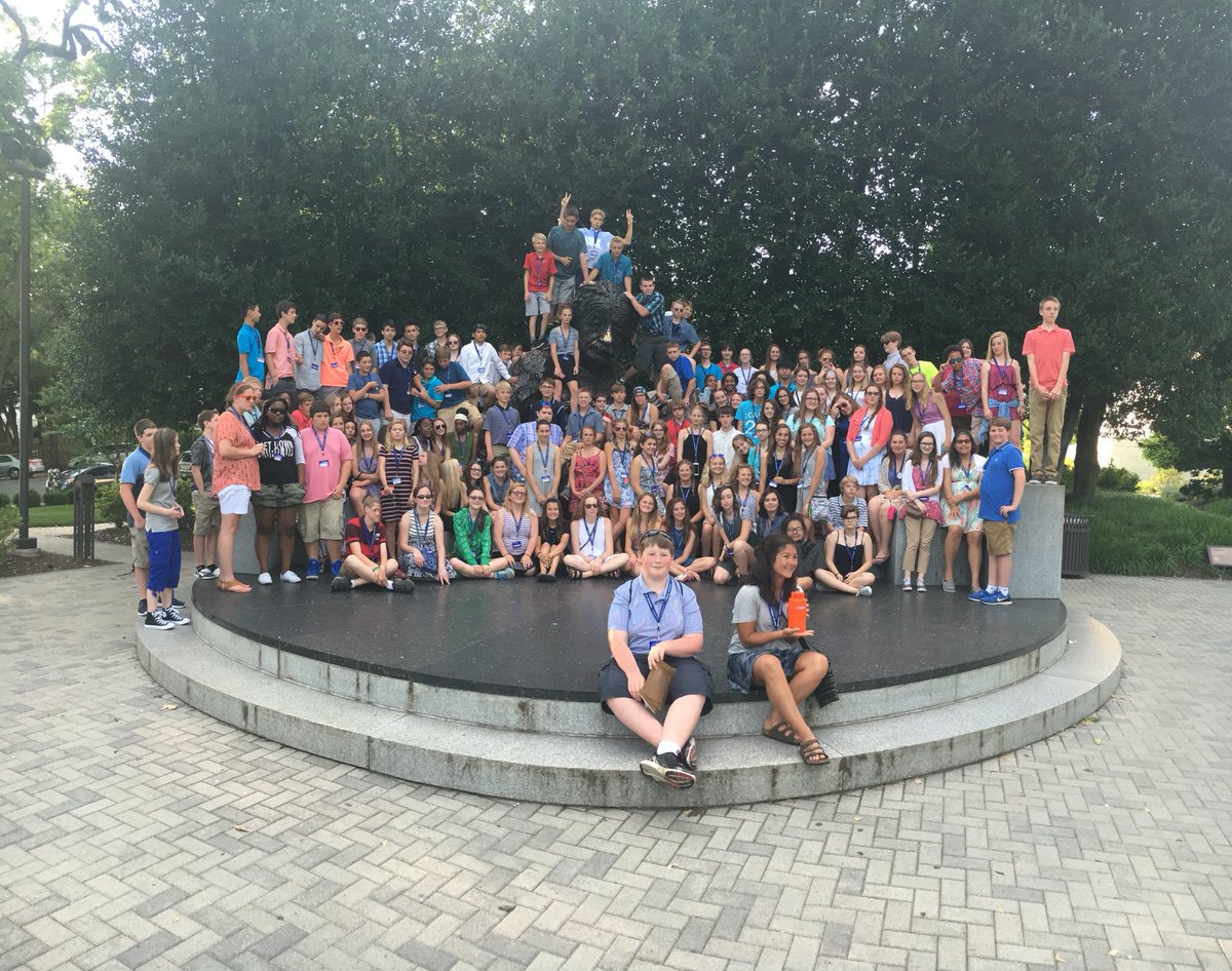 msms_sailors's tweet photo. Best Middle School in America with Albert Eistein! #msmspride #MSMSDC2016 #PhotosWithAlbert https://t.co/Tm0ac3E4Kf