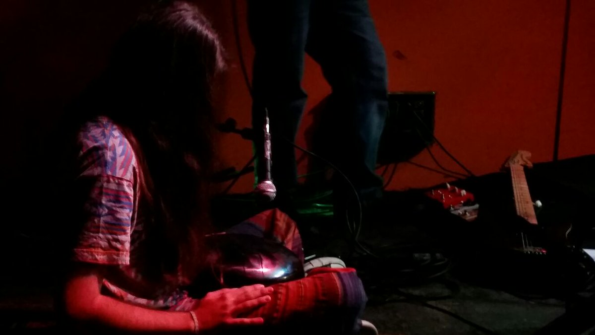 luismms28's tweet photo. Vaya conciertaco con @MuzakProg!!!! A tope con el handpan!! https://t.co/SYqKAz1dhk