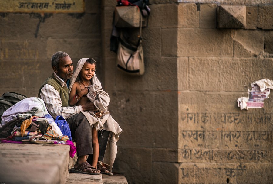 500px's tweet photo. A father and son in Varanasi, India by Prakhar Tripathi: https://t.co/BrAW275SsG #HappyFathersDay https://t.co/z46UbGoJmz