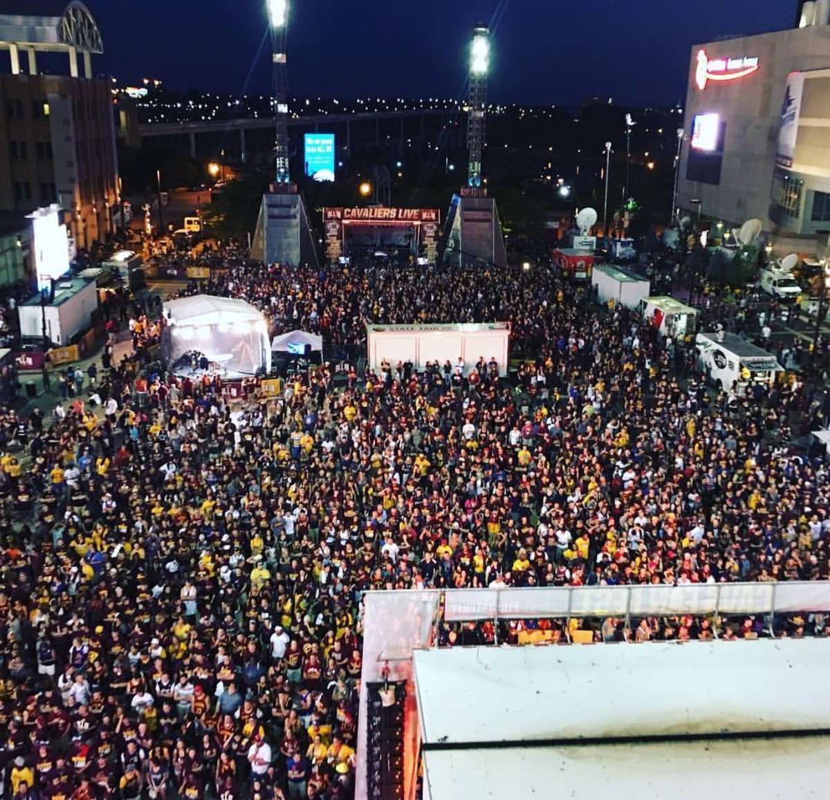 emilyculovic's tweet photo. MY CITY MY CITY https://t.co/X4z0EkOgCM
