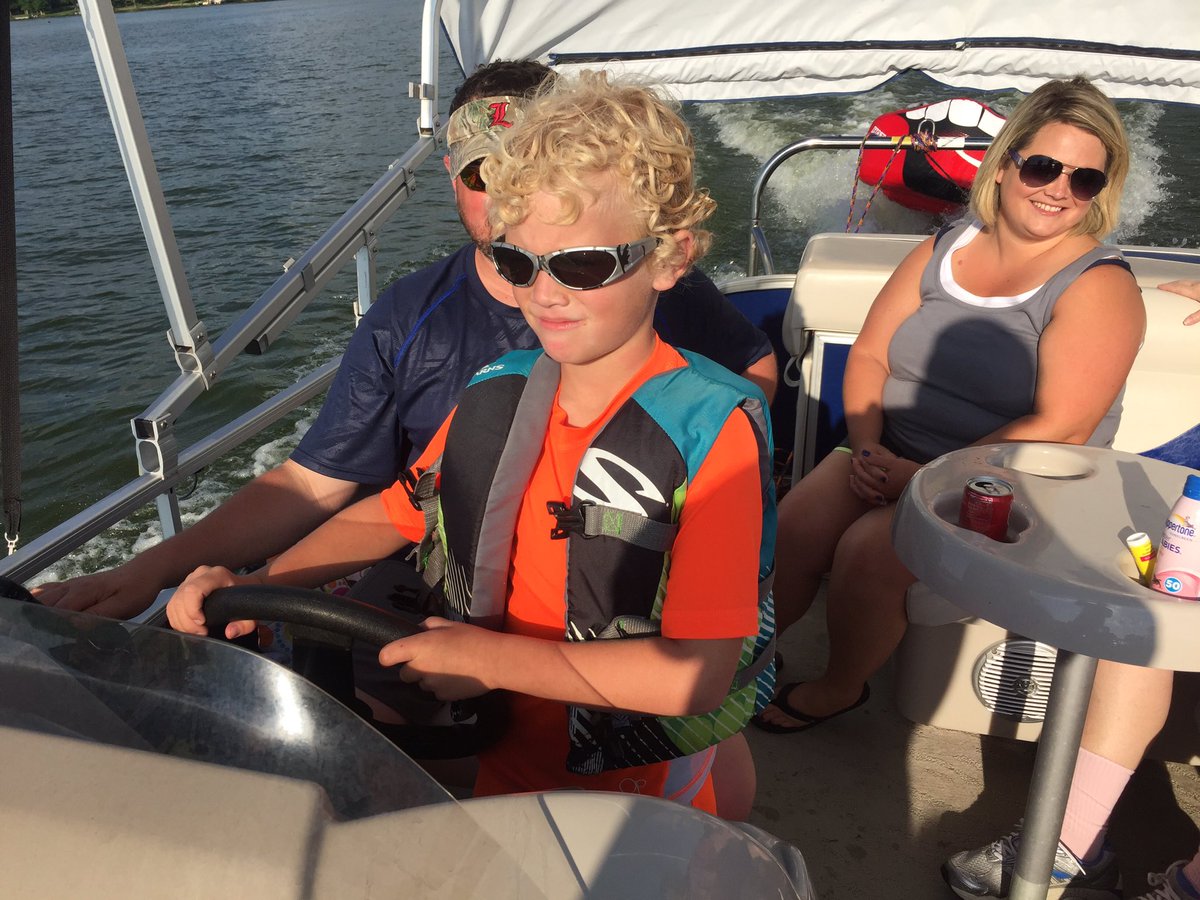 BenLBruce's tweet photo. Fun times on the lake with friends from church. #CaptainZander #4X4 #FBCPortland https://t.co/X5l2bY7dz7