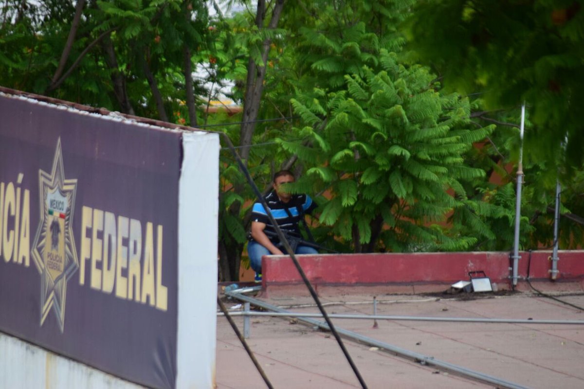 Operativo de la Policía Federal en Nochixtlan Oaxaca, deja 6 Maestros Muertos, 41 policias heridos y 53 civiles lesionados. - Página 2 ClWbTpnUgAA-zBP