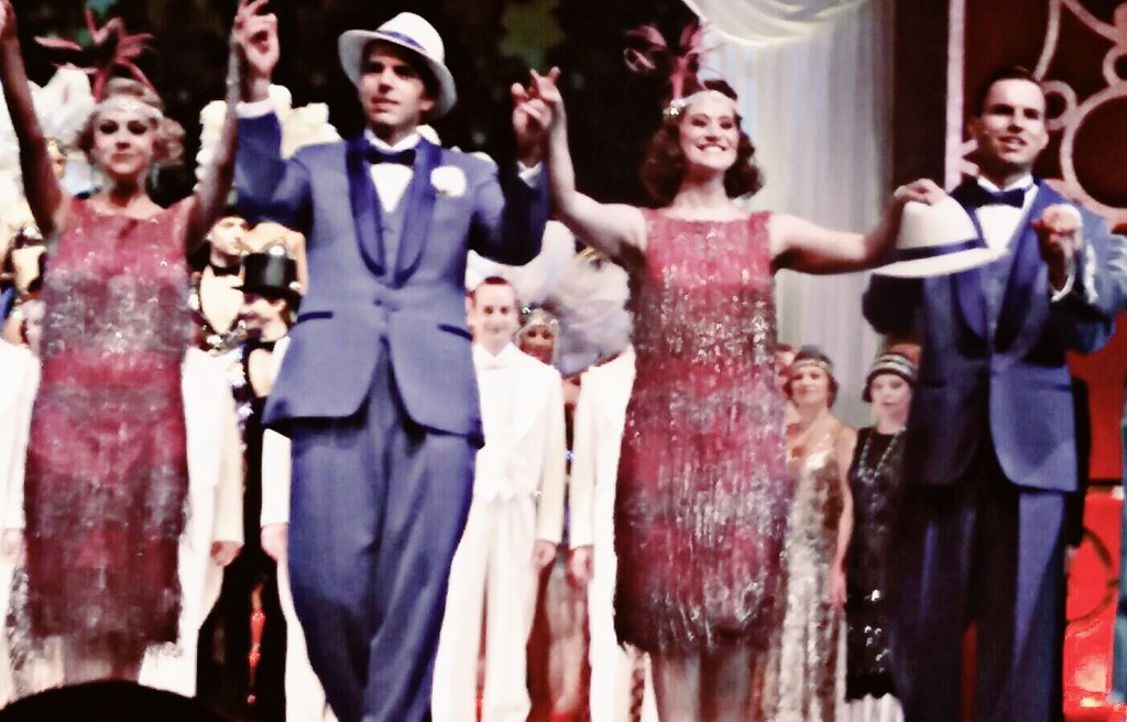 noralentner's tweet photo. Going golden on Leipzigs newest #Broadwayshow @MuKo_Leipzig @Oper_Leipzig #20's #Revue #Capriolen #comeandenjoy! https://t.co/VitxGKZ4kt