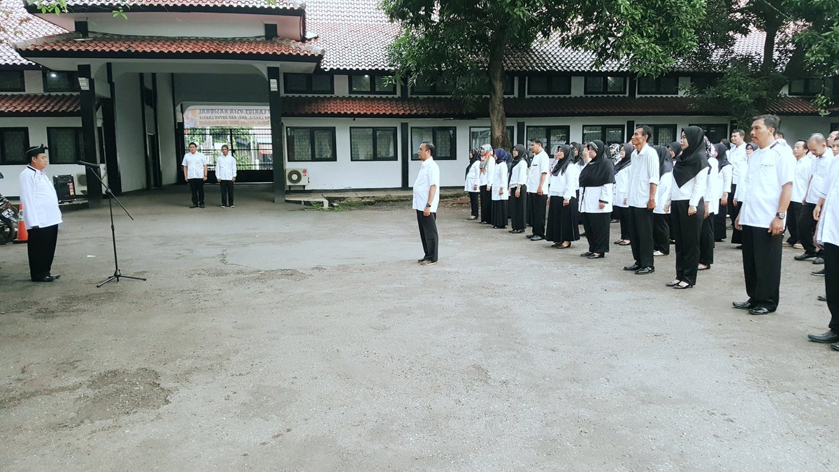 fuadanol's tweet photo. @DediMulyadi71 @dkk_purwakarta apel pagi dinkes tgl 20062016 tetap semangat !!!! https://t.co/Eb5Vnfer7K