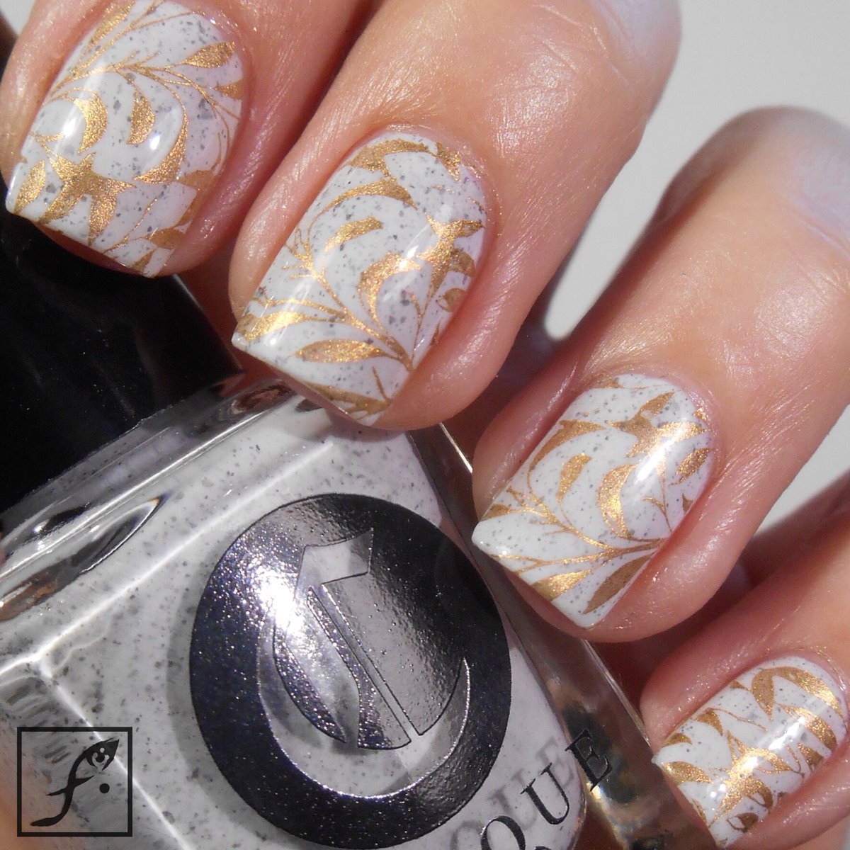 storm_fabi's tweet photo. #nailart #gold #stamping #notd https://t.co/9Ay0IuRna1