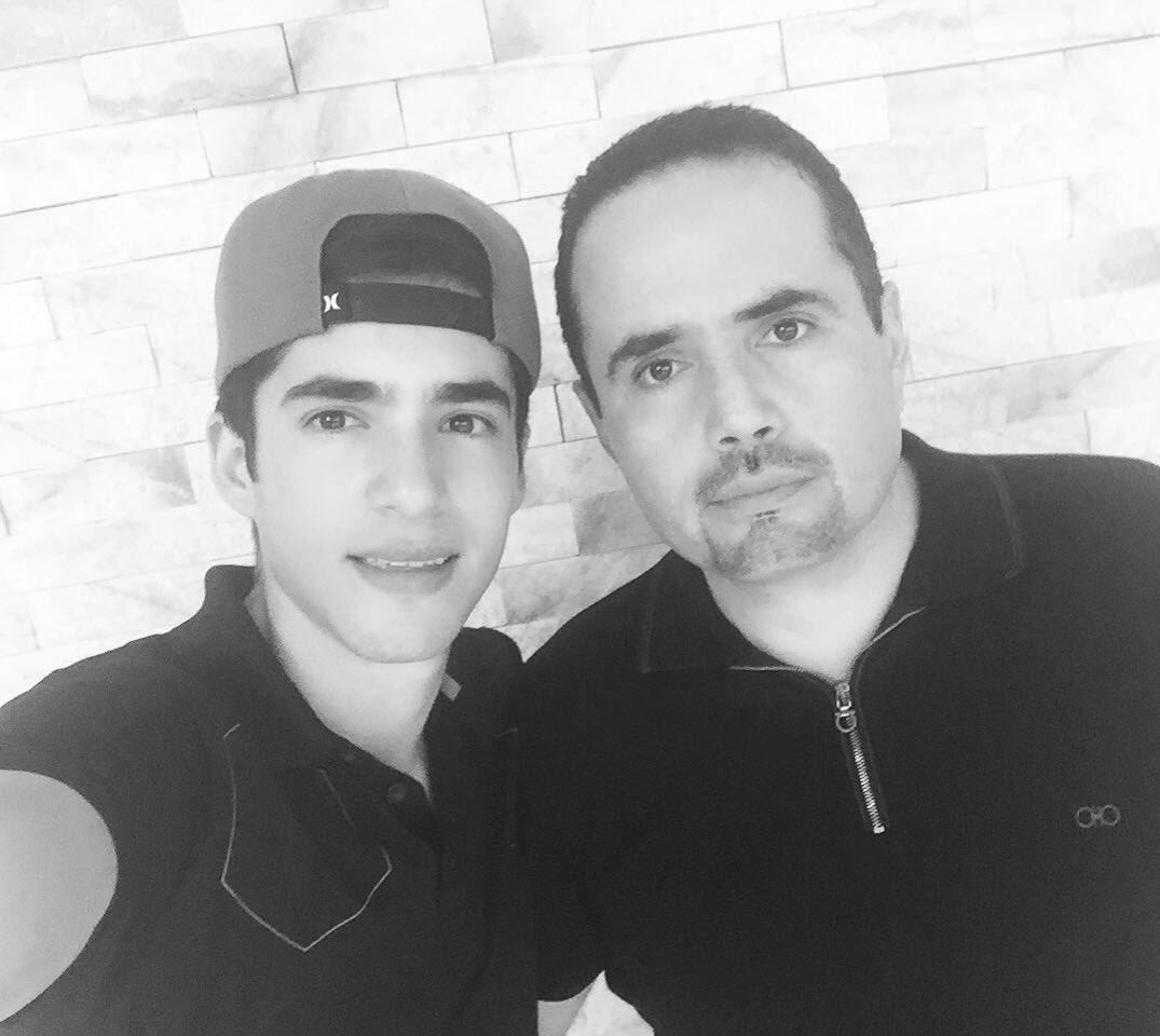 Jaryoficial's tweet photo. No hay palabras para agradecer lo que haces por mí! Siempre has creído en mis locuras y has sido cómplice de ellas. https://t.co/52h0holz9i