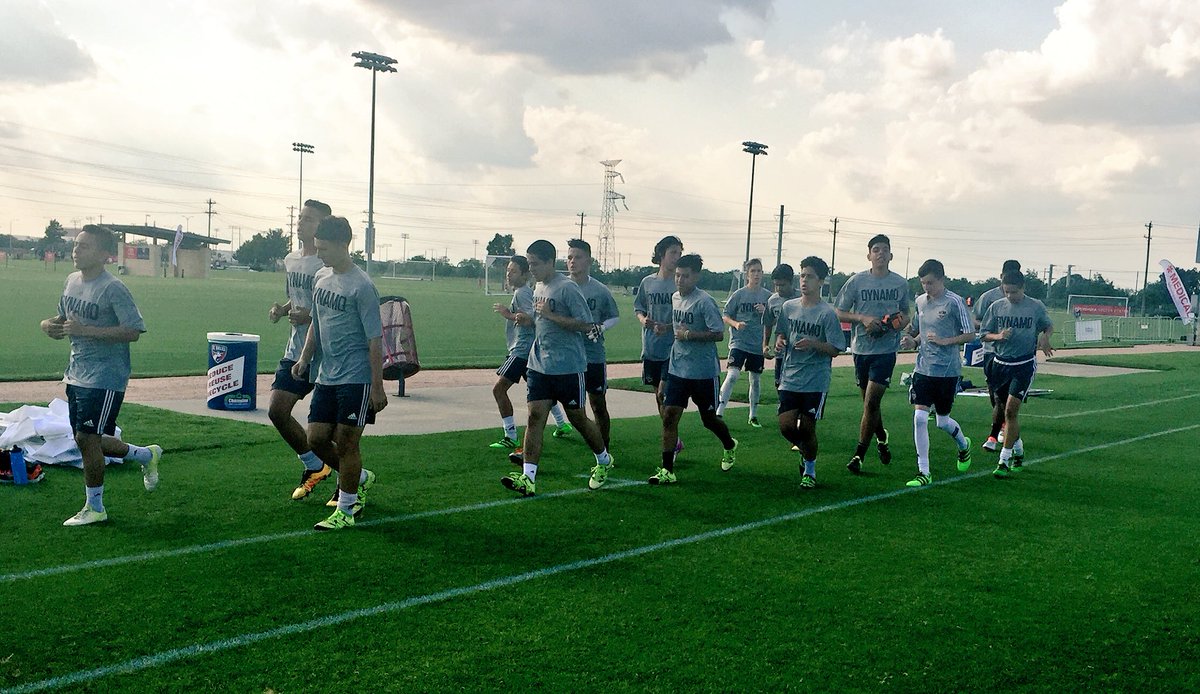 DynamoAcademy's tweet photo. Light training session as the guys prepare for the 1st game of the @ussoccer_acad showcase vs @NewYorkRedBulls https://t.co/jRdY6qJxKD