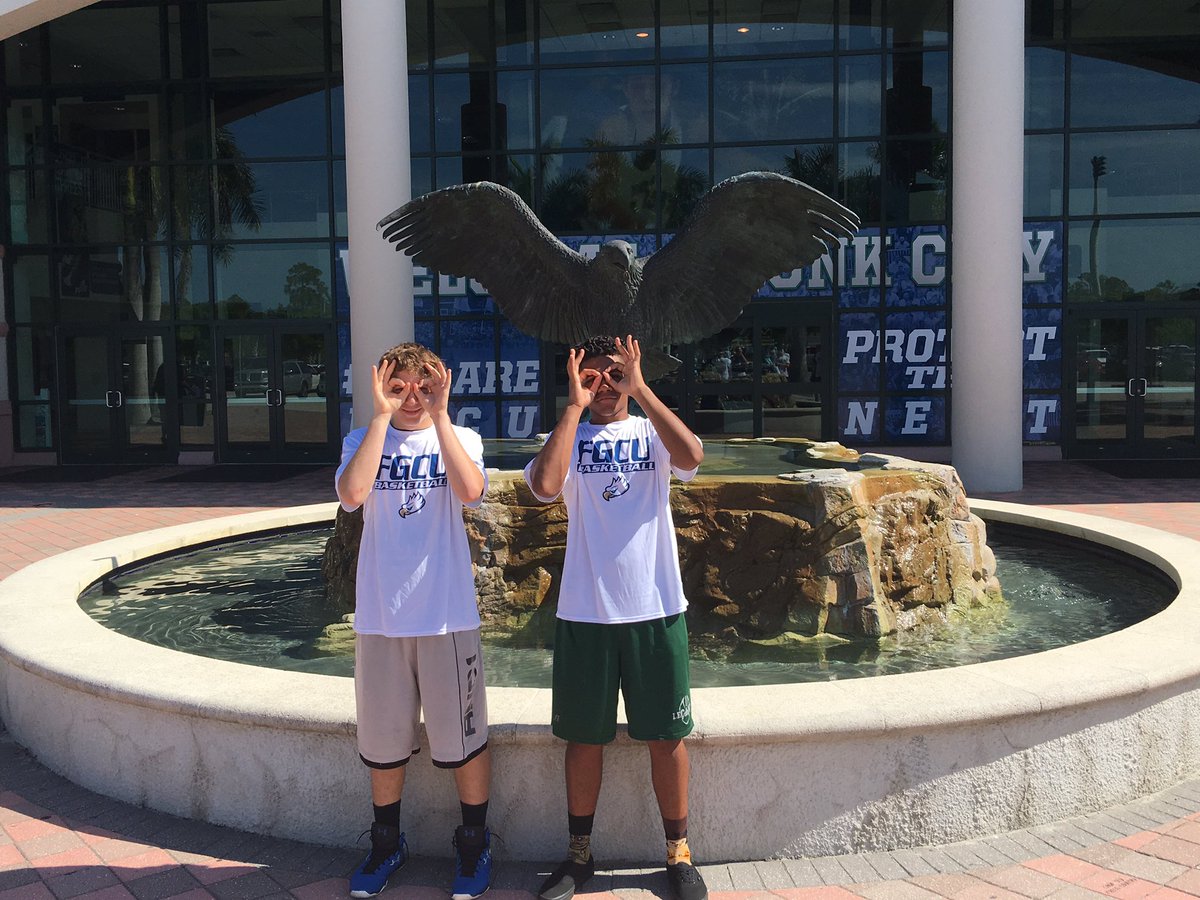 CadillacFridays's tweet photo. The "3's"

Little spoon and big spoon

The Freshmen

The "Wings" https://t.co/wrqFRy9L4s