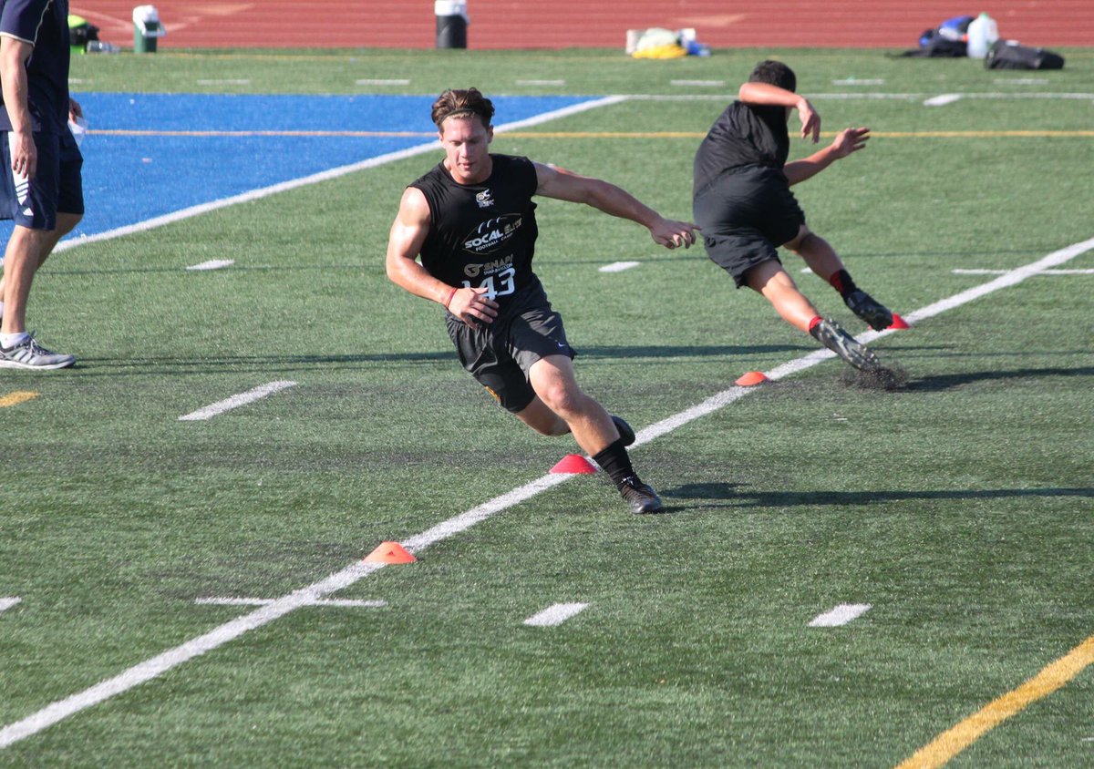 bigsavage32's tweet photo. Workin @SCELITEFOOTBALL thanks for showing me some technique that'll better me in the fall and future🏈 https://t.co/UW4ZFQxaFg