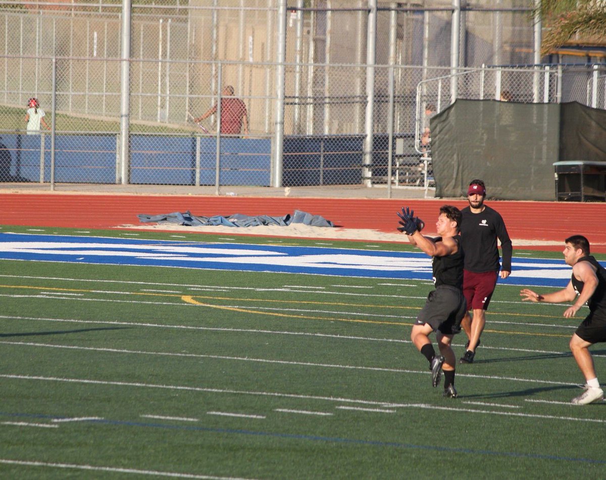 bigsavage32's tweet photo. Workin @SCELITEFOOTBALL thanks for showing me some technique that'll better me in the fall and future🏈 https://t.co/UW4ZFQxaFg
