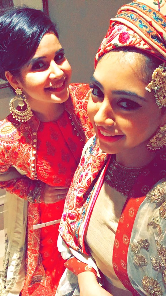 niti_taylor's tweet image. 