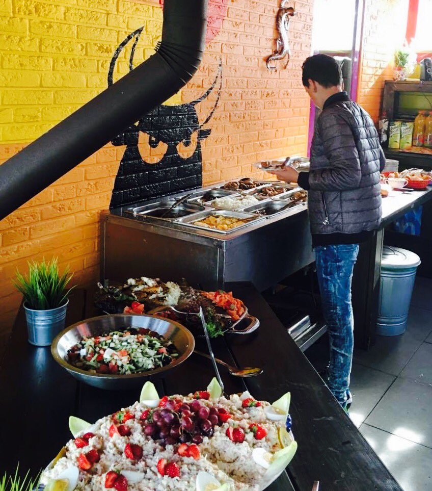 muldermark's tweet photo. Prachtige presentatie door @CateringOpDreef! Ook een buffet bij u thuis? https://t.co/szRfs3s7P9 https://t.co/5Vs9XZl8BK