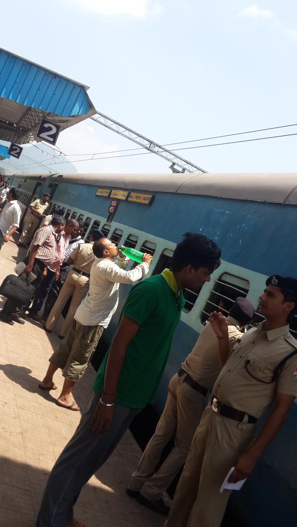 SwainNandan's tweet photo. @DSCRPFSBP ASIPF/MNGD &amp;staffs interacting with passengers with a view to create awareness reg.use of Helpline No 182 https://t.co/APrhchCabv