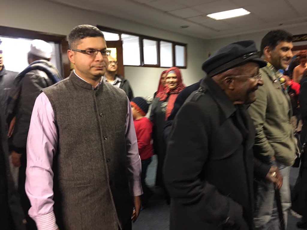 CGICapeTown's tweet photo. Attended the interfaith iftaar at Masjidul Quds. Honored to meet Archbishop Tutu and Premier Zille..Happy Ramadan. https://t.co/61yy8PRhyz