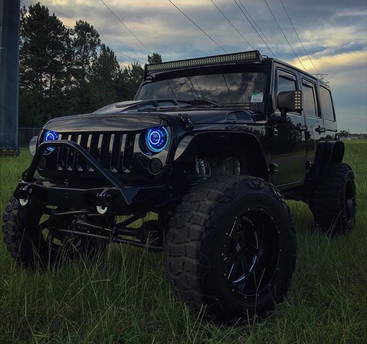 JeepLife965's tweet photo. Blue Eyes🔵IIIIIIII🔵 https://t.co/te7BCfSgAD