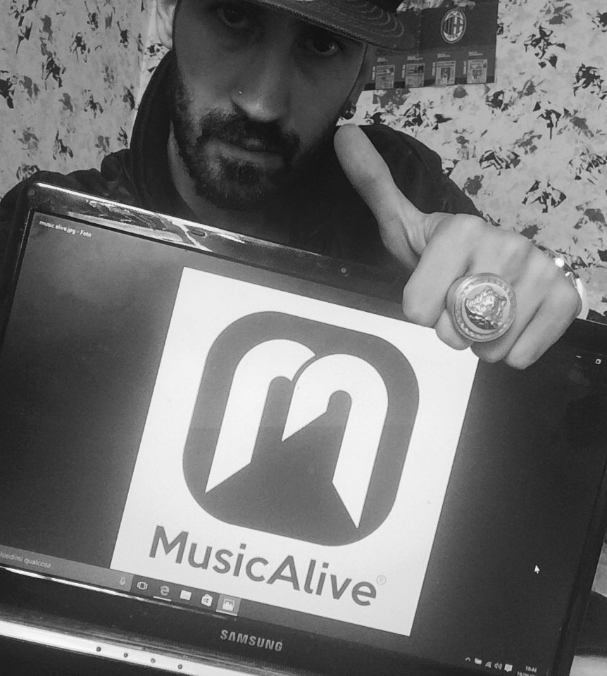 MusicAliveTweet's tweet photo. Jay Sinner #FUORIORA con il #videoclip #musicale! Guardalo e Commentalo con Noi! https://t.co/aB0Rbsq6Tc #rapper https://t.co/X23K6gXbF3