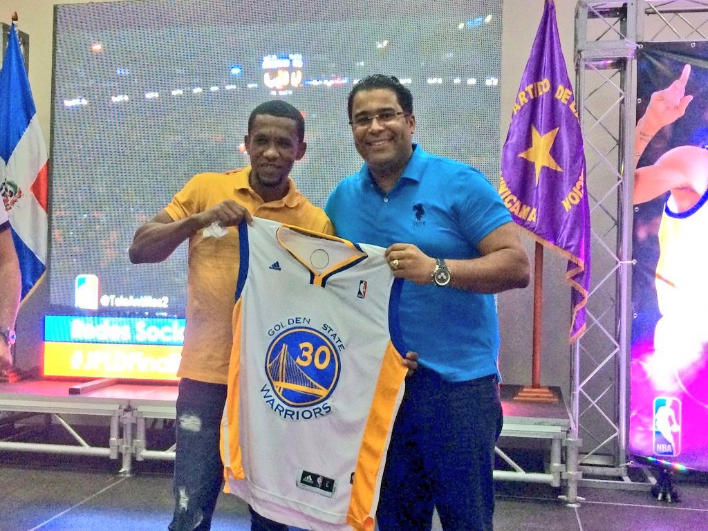 DilenMontero's tweet photo. Felicidades para el lider de la @JuventudPLD, @FranklinRod77 por la entusiasta iniciativa deportiva #JPLDFinalNBA https://t.co/Vr4JwvXaly