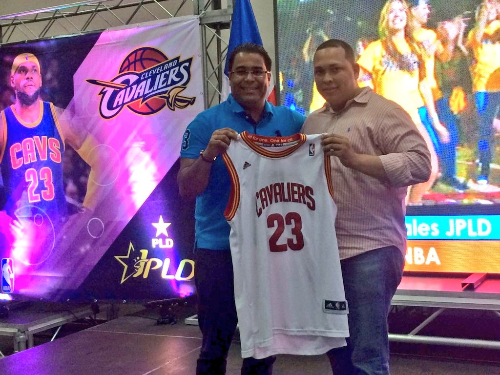 DilenMontero's tweet photo. Felicidades para el lider de la @JuventudPLD, @FranklinRod77 por la entusiasta iniciativa deportiva #JPLDFinalNBA https://t.co/Vr4JwvXaly