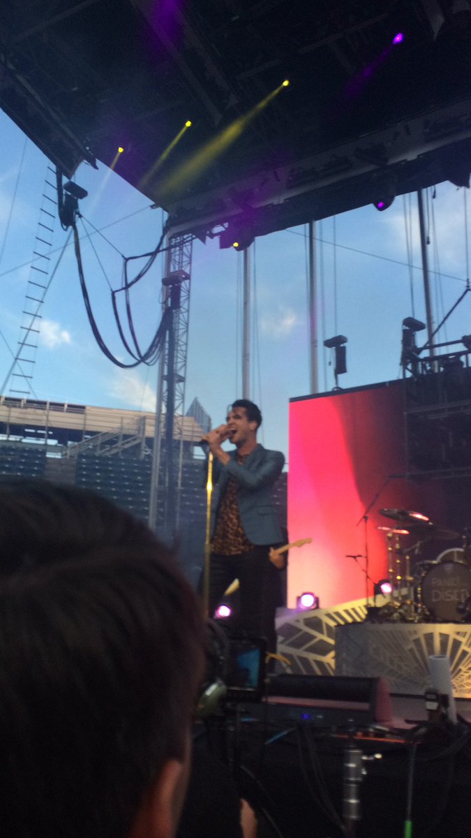 corpseolivia's tweet image. DALLON SAID ILY BACK TO ME KENNY WINKED I CRIED