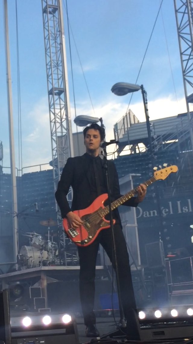 corpseolivia's tweet image. DALLON SAID ILY BACK TO ME KENNY WINKED I CRIED