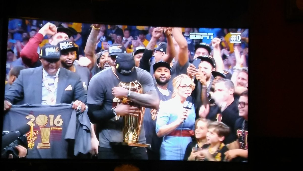 sergi_1989's tweet photo. I-M-P-R-E-S-I-O-N-A-N-T-E Lebron!!!!! #TheFinalsNBA https://t.co/1BqZM3yaMb