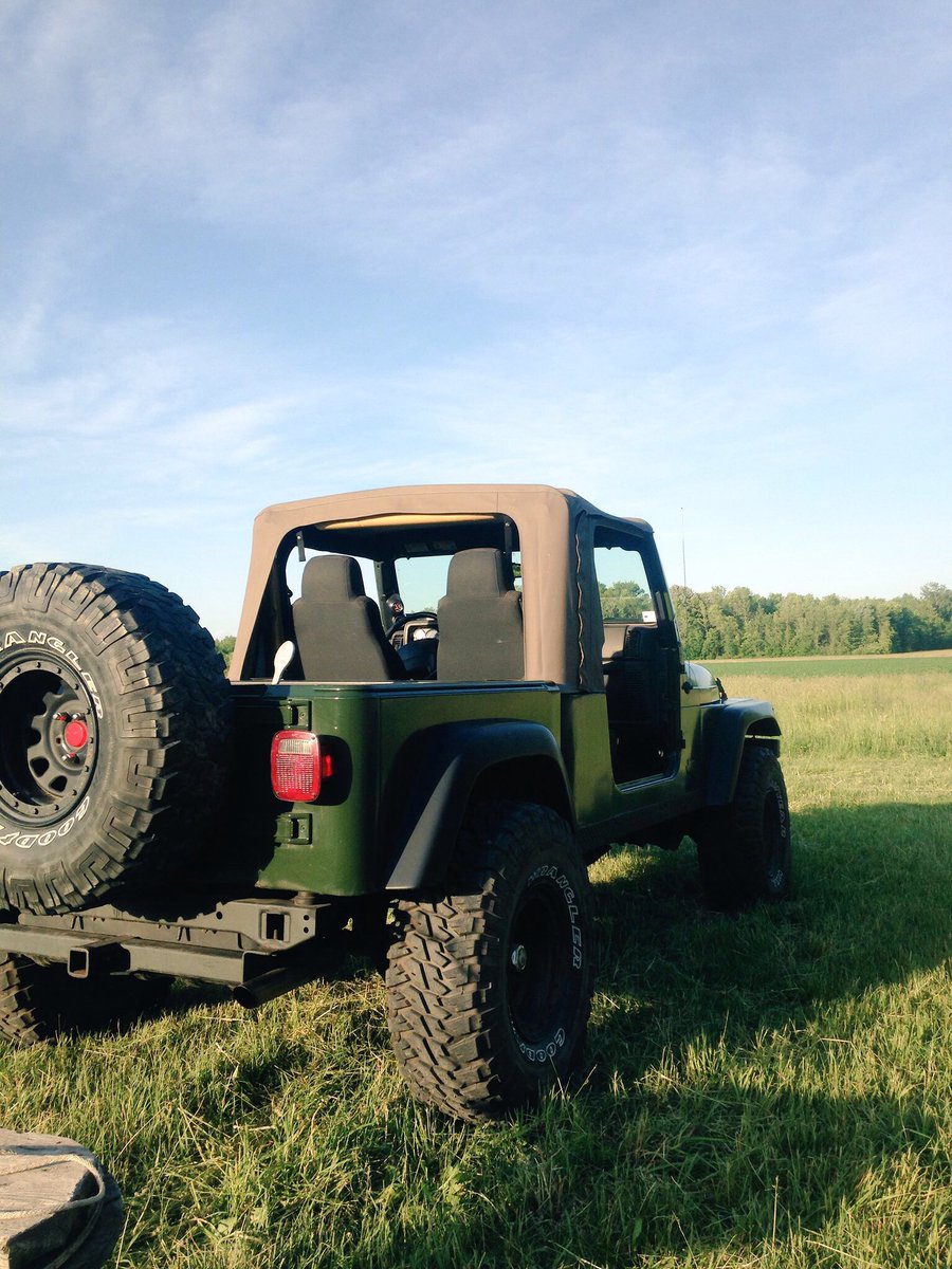 CustomJeepLife's tweet photo. #wrangler #truckjeep #dieselconversion #engineswap #om617 #swampers #onpoint https://t.co/Ot4ipwS9Dz
