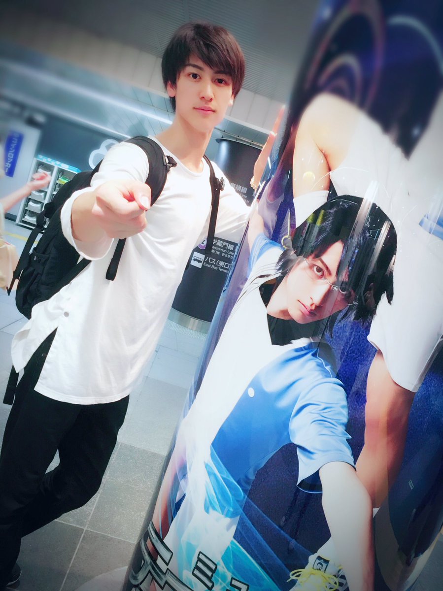 Uzivatel 井阪郁巳 Na Twitteru なんと 自分が渋谷の地下の柱巻きにして頂ける日が来るなんて 感謝 感謝ですホンマに 早速写真撮りに行きましたよ テニミュ 忍足侑士 渋谷テニミュジャック