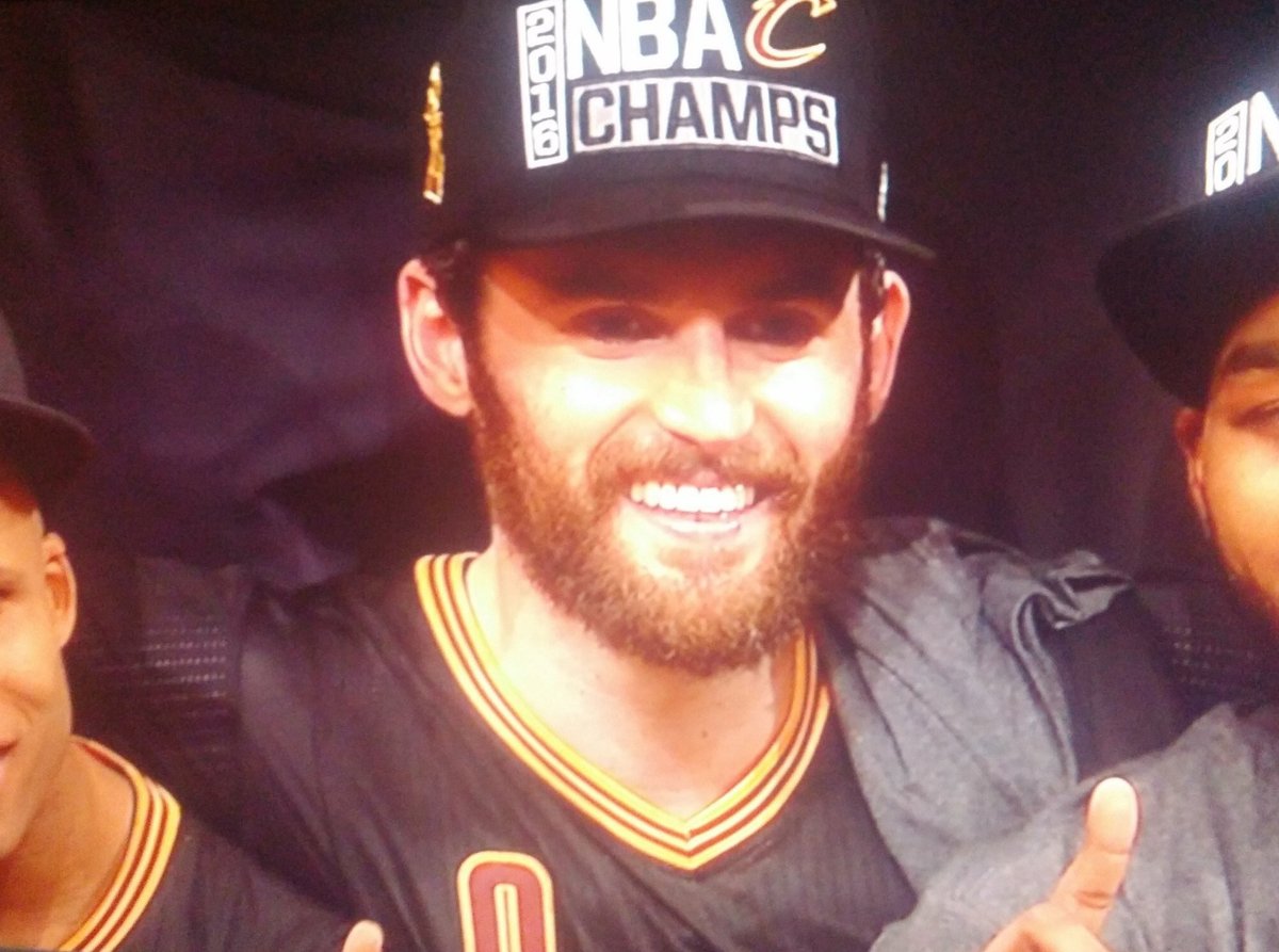 twins_n_wins's tweet photo. when you didn’t do anything for the group project but still get an A+ https://t.co/fMrb3NsQg7