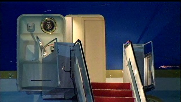 markknoller's tweet photo. WH confirms Pres Obama stayed aboard Air Force One 10 mins after landing to watch end of the NBA Championship Game. https://t.co/Nq8MX9nZtn
