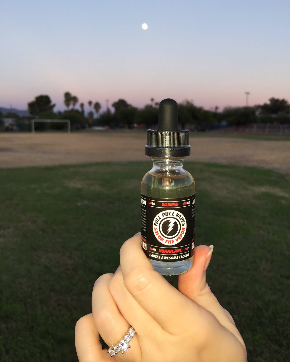 FULLPULLVAPES's tweet photo. #MoonShot 📸🌕
#FULLPULLVAPES #SavorTheVapor #EJuice #ELiquid #vape https://t.co/aUgKE4a155