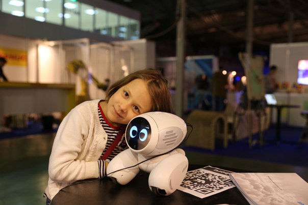 indrajitch's tweet photo. Meet #AI pet robot #Domgy from Beijing #Startup #ROOBO https://t.co/ft67woL6XJ https://t.co/VY8A9CkZ6I
