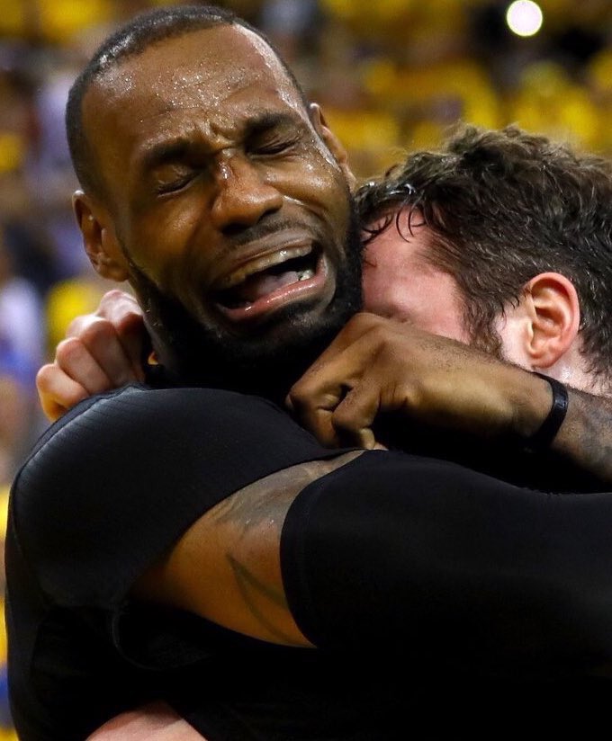 HayesBrown's tweet photo. #GameofThrones tonight got me like https://t.co/1yl44D6Jpf