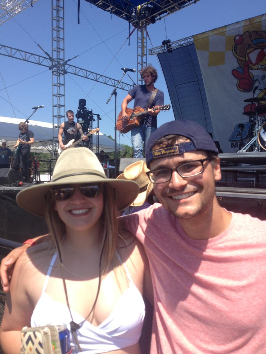 Ashlayy245's tweet photo. We have to thank Gunnar's Dad for the photo op! @GrizzlyBoys great show boys #birthdaybash #b93 #countrymusic https://t.co/nCEwHTpMer