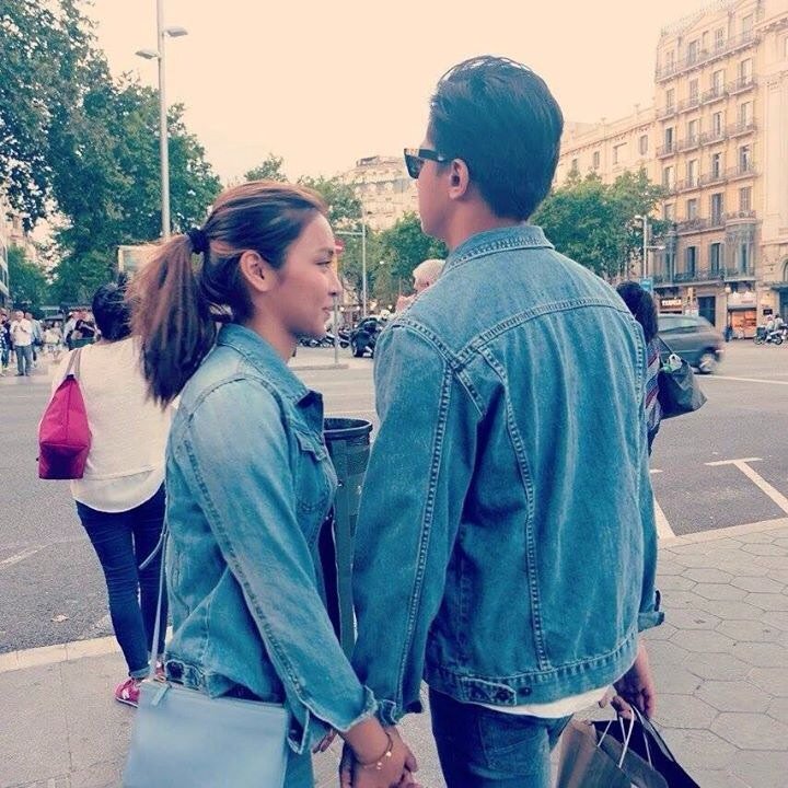 PangakoSayoPH's tweet photo. Si DJ nababash pero wala siya pakialam basta kasama niya ang kanyang mahal na nageenjoy sa barcelona! 💙💙 -jossa https://t.co/70YP8K0JJq