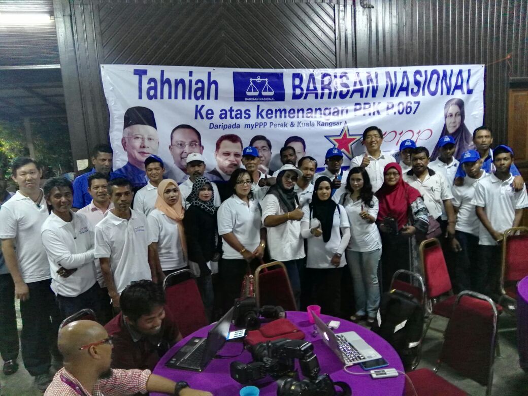 YouthPPPBNGerik's tweet photo. Peng myPPP Pk @ongppp dgn sbhgian jentera2 PRK P067 btemu YB @MasturaYazid_  slps diumum kemenangannya https://t.co/p08H7bGymW