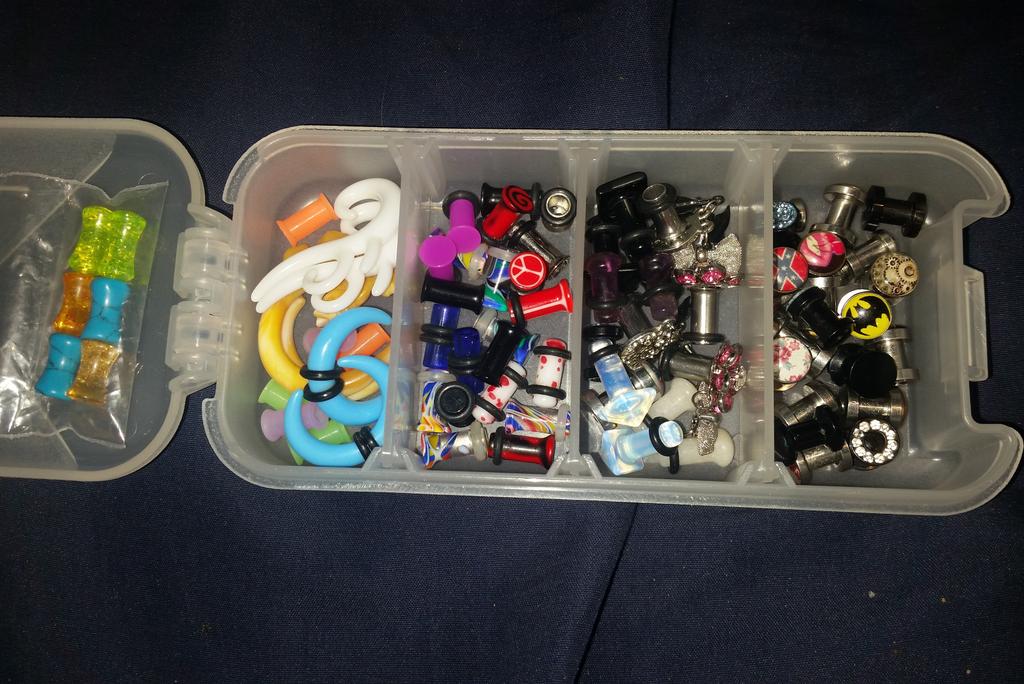cozy_gurl's tweet photo. Yup need a new plug/tunnel box its on my shopping list now lol
#plugcollection #plugstunnels #4g #stretchedears https://t.co/GMKnjcwfO3