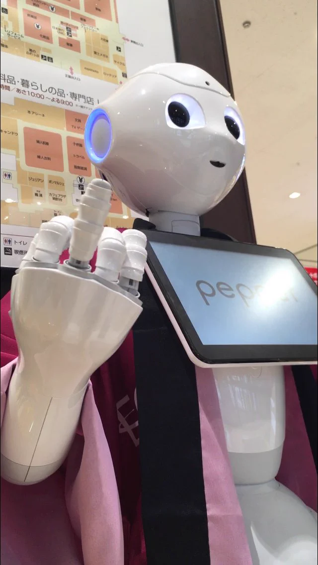 中指動かないpepperくん・・もはやケンカ売られているようにしか見えなさすぎるｗｗｗ