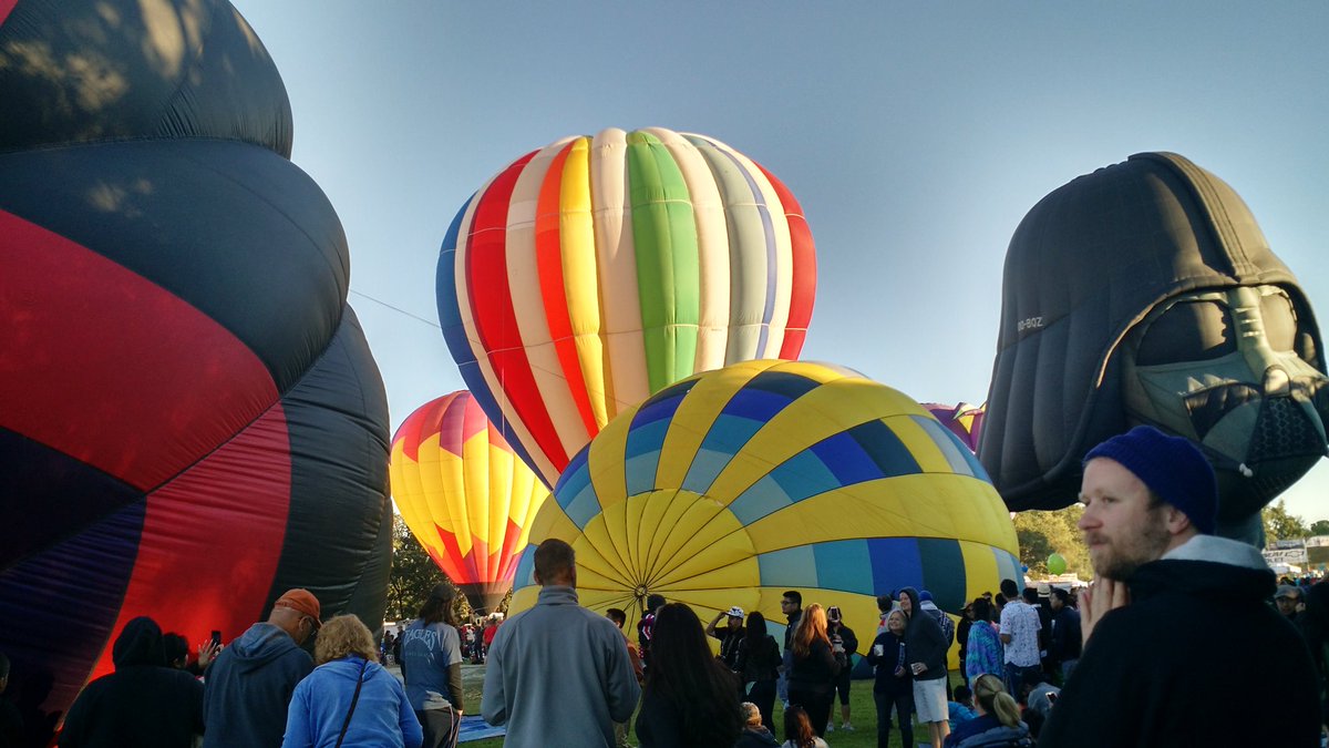 mor_trisha's tweet photo. Had a great time at the Sonoma County Hot Air Balloon Festival today! Someday I'll ride in one. #SCHABC https://t.co/QDC9AXwUp7
