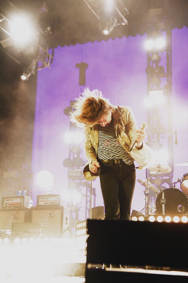 nadamucho's tweet photo. Here's @CageTheElephant at @wamutheatertix by @kyle_shoots https://t.co/aWLTz7tUu1