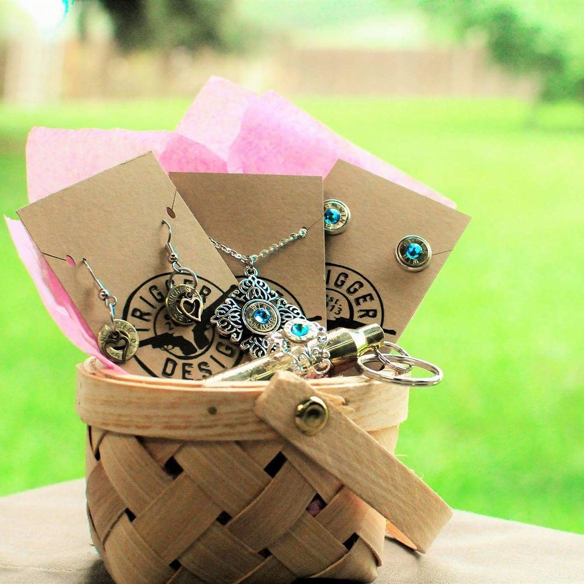pmrustic's tweet photo. #somethingblue love this #bulletjewelry by #triggerdesign
Free shipping code: PMRUSTIC
https://t.co/xD9iu55Haf https://t.co/DEJ57ZgZDa