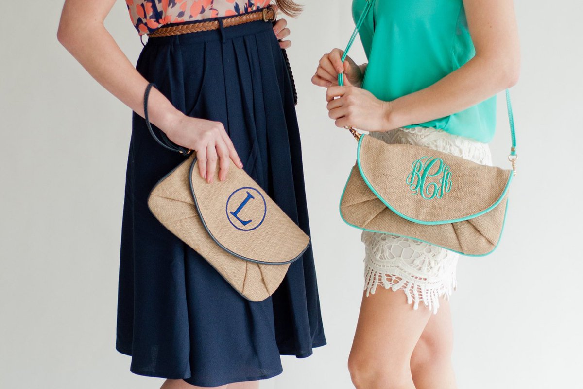BrandedByYou2's tweet photo. Personalized Burlap Clutch https://t.co/CvMbu7GGg4 #bridalshower #smallbusiness #TravelCarryOn https://t.co/euxrXl9qdZ