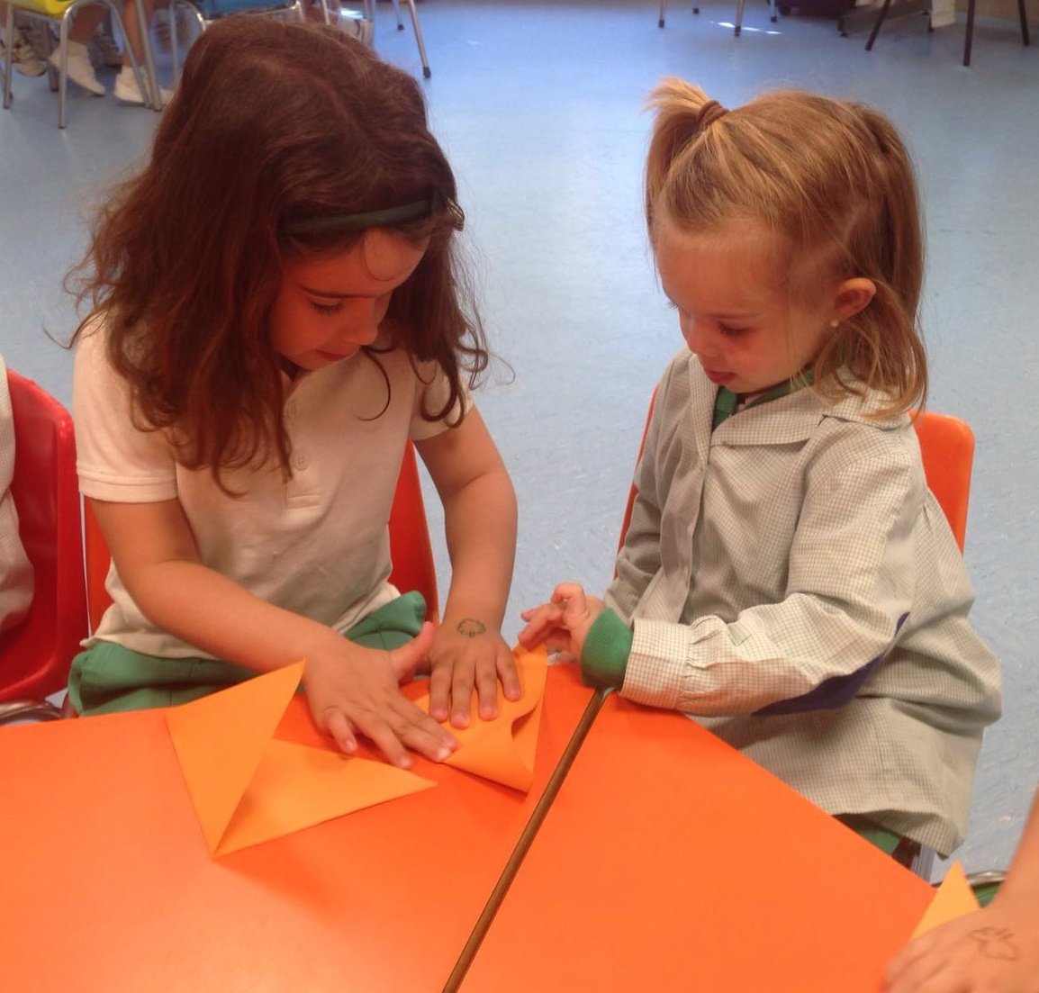 irlandesassoto's tweet photo. Cómo hemos disfrutado el alumnado de Infantil con el workshop de origami!!! #empapa2 de ilusión https://t.co/laJXbkx27c